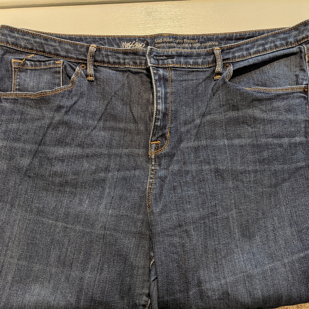 Mid rise curvy jeans